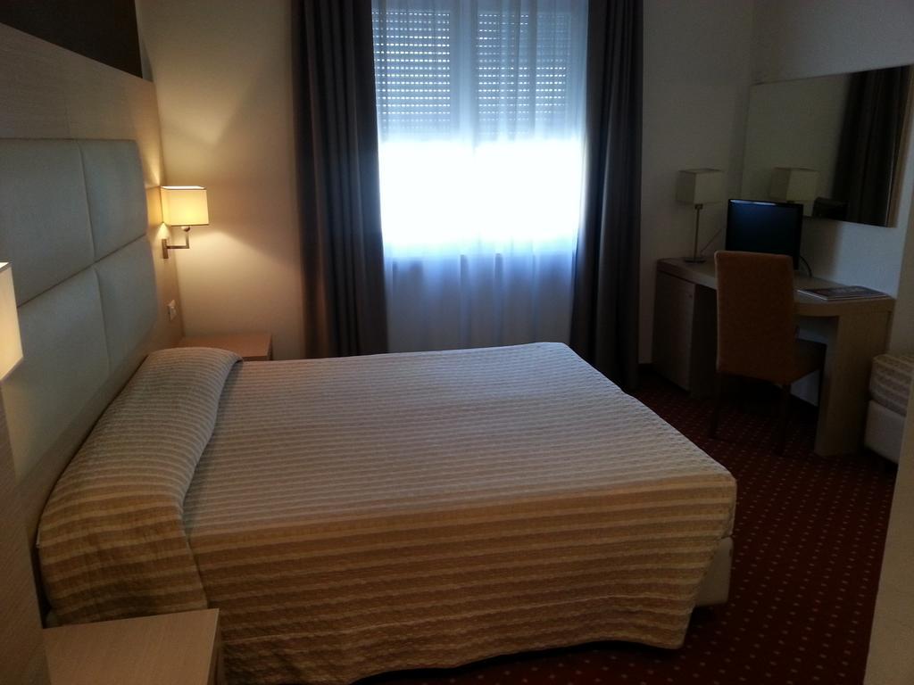 Regina 3*